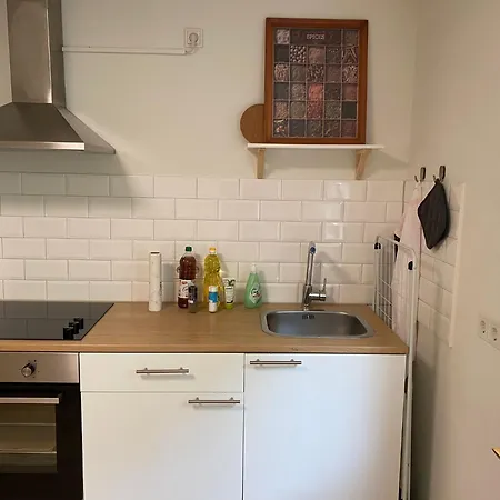 2 - Zimmerwohnung Mit Bad Und Kueche