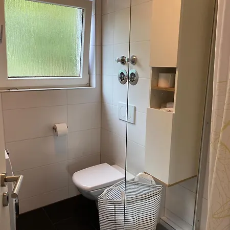 2 - Zimmerwohnung Mit Bad Und Kueche