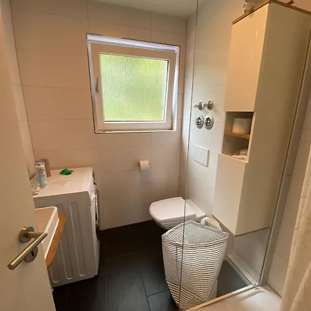 2 - Zimmerwohnung Mit Bad Und Kueche